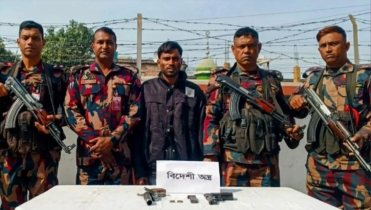 কুষ্টিয়ার দৌলতপুরে সীমান্তে অস্ত্র-গুলিসহ চোরাকারবারী আটক